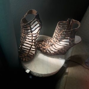 Cheetah print wedge platform sandal size 10